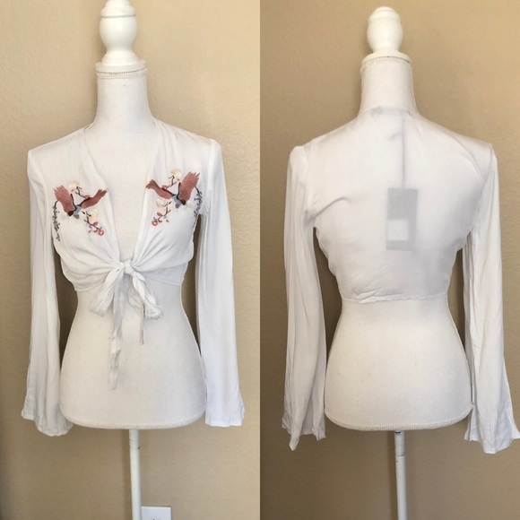 Tops - NWT Charms fashion embroidered tie front crop top